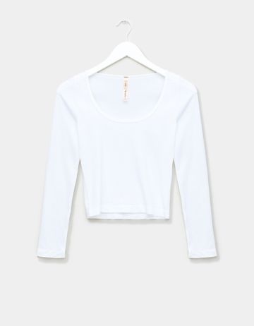 Ribbed Scoop Tee in White | $36