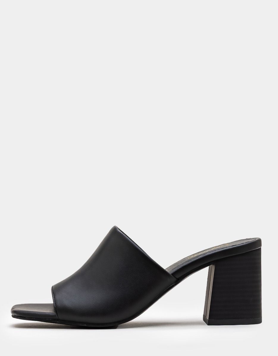 Adapt Sandal in Black_0