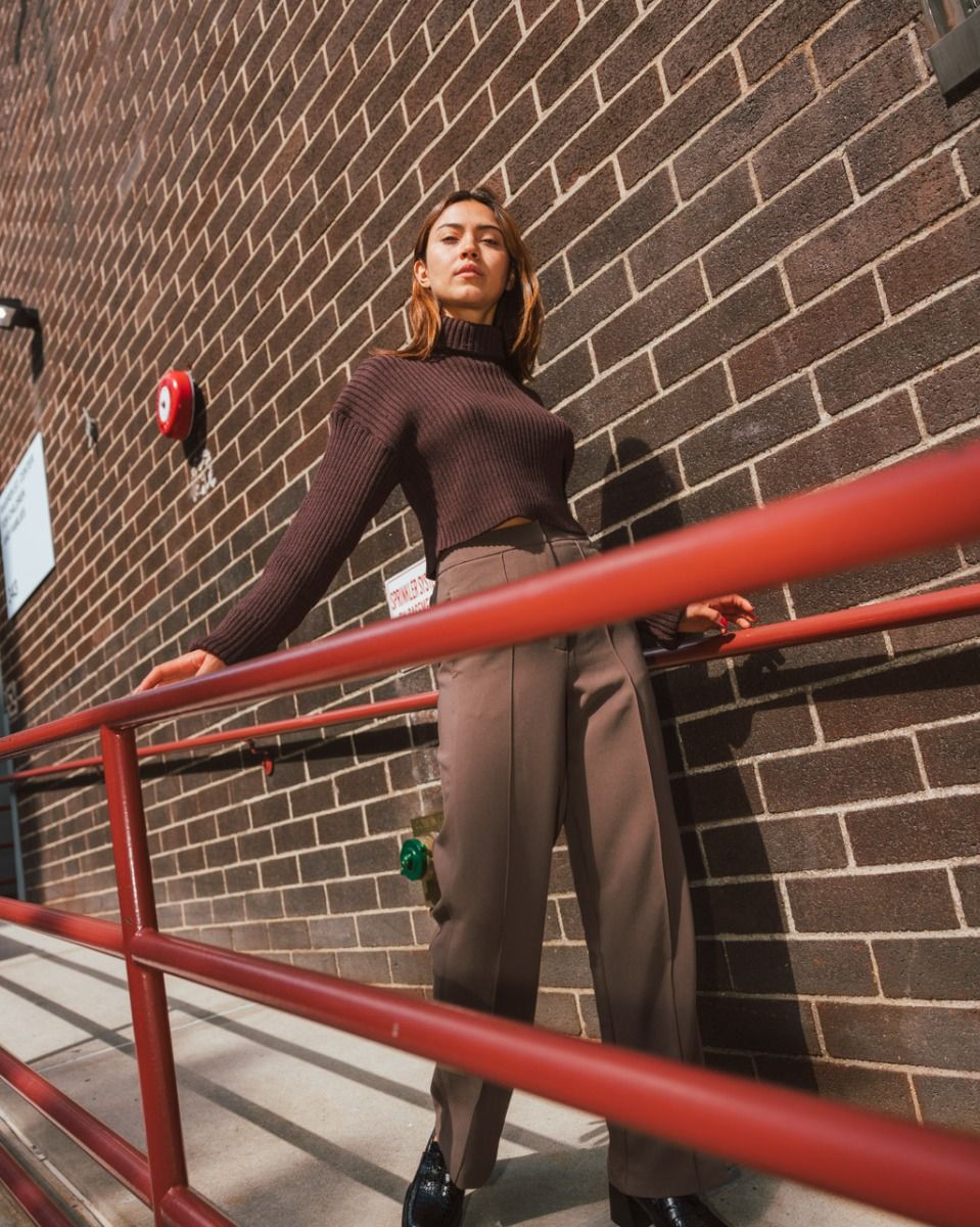 Alora Turtleneck in Brown_1