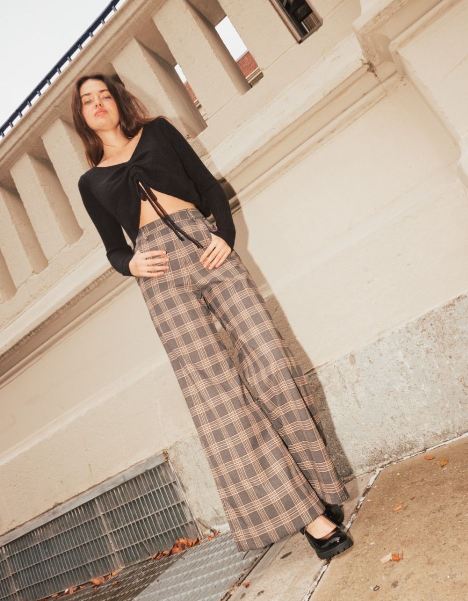 Cinch Sweater in Black_1