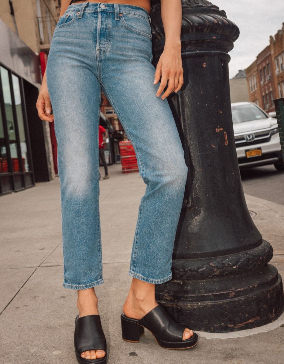 Wedgie Straight in Calling All Blues_2