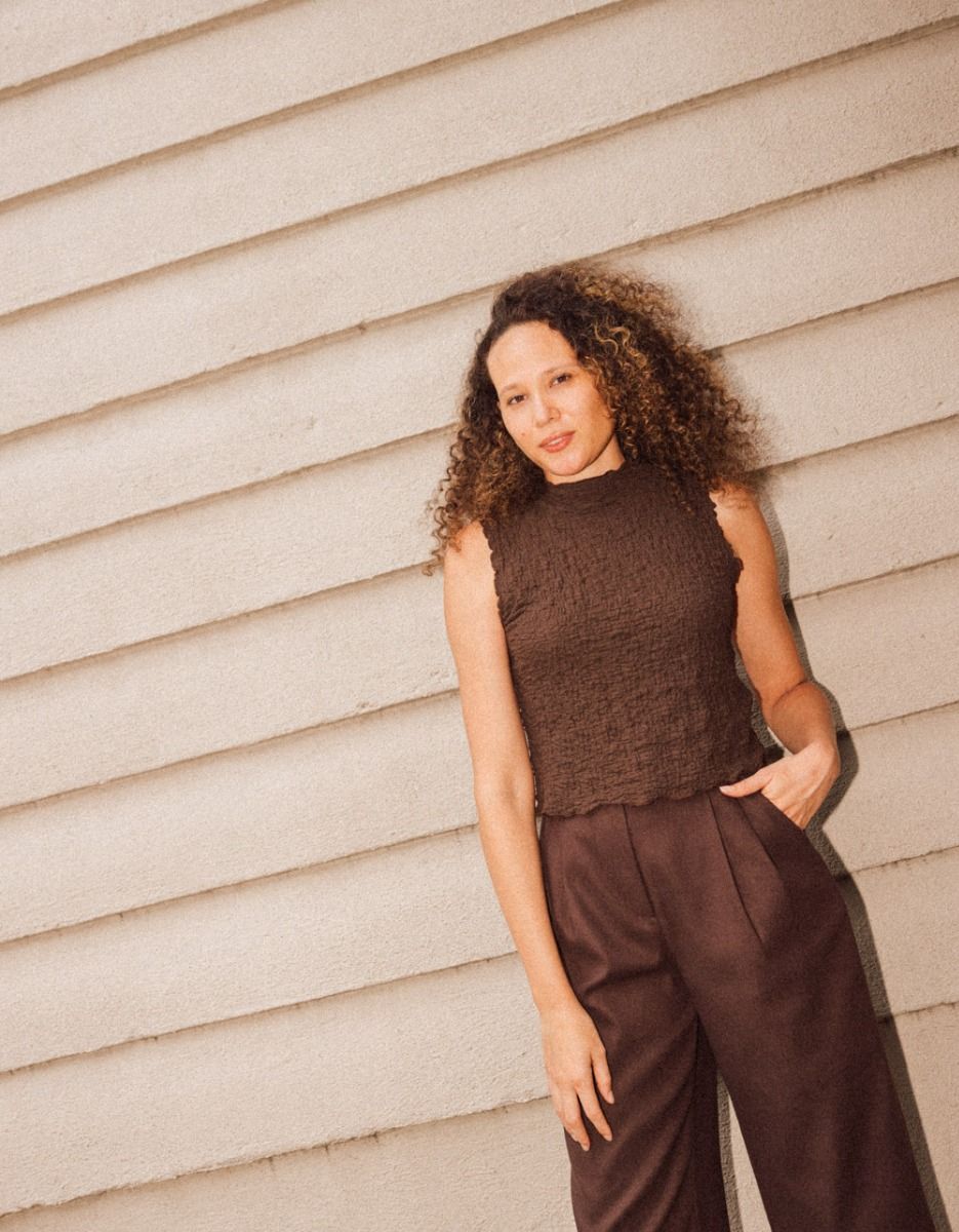 Mae Crinkle Top in Brown_3