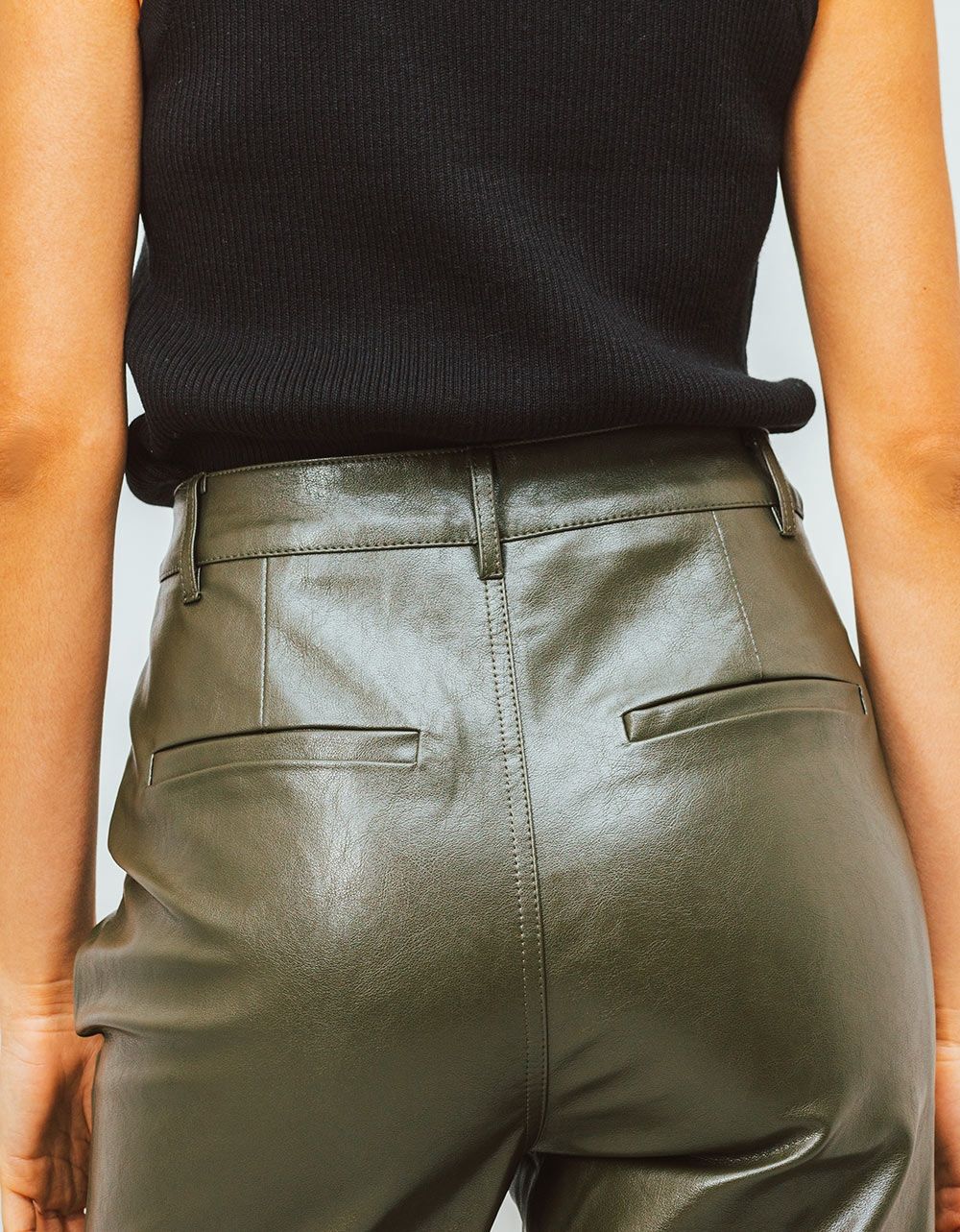 Avryl Faux Leather Pants in Olive_3