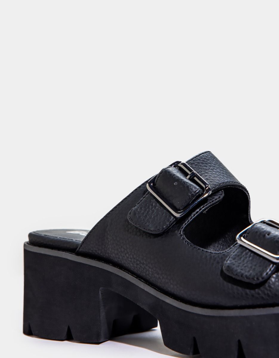 Beat Poetry Buckle Sandal_3