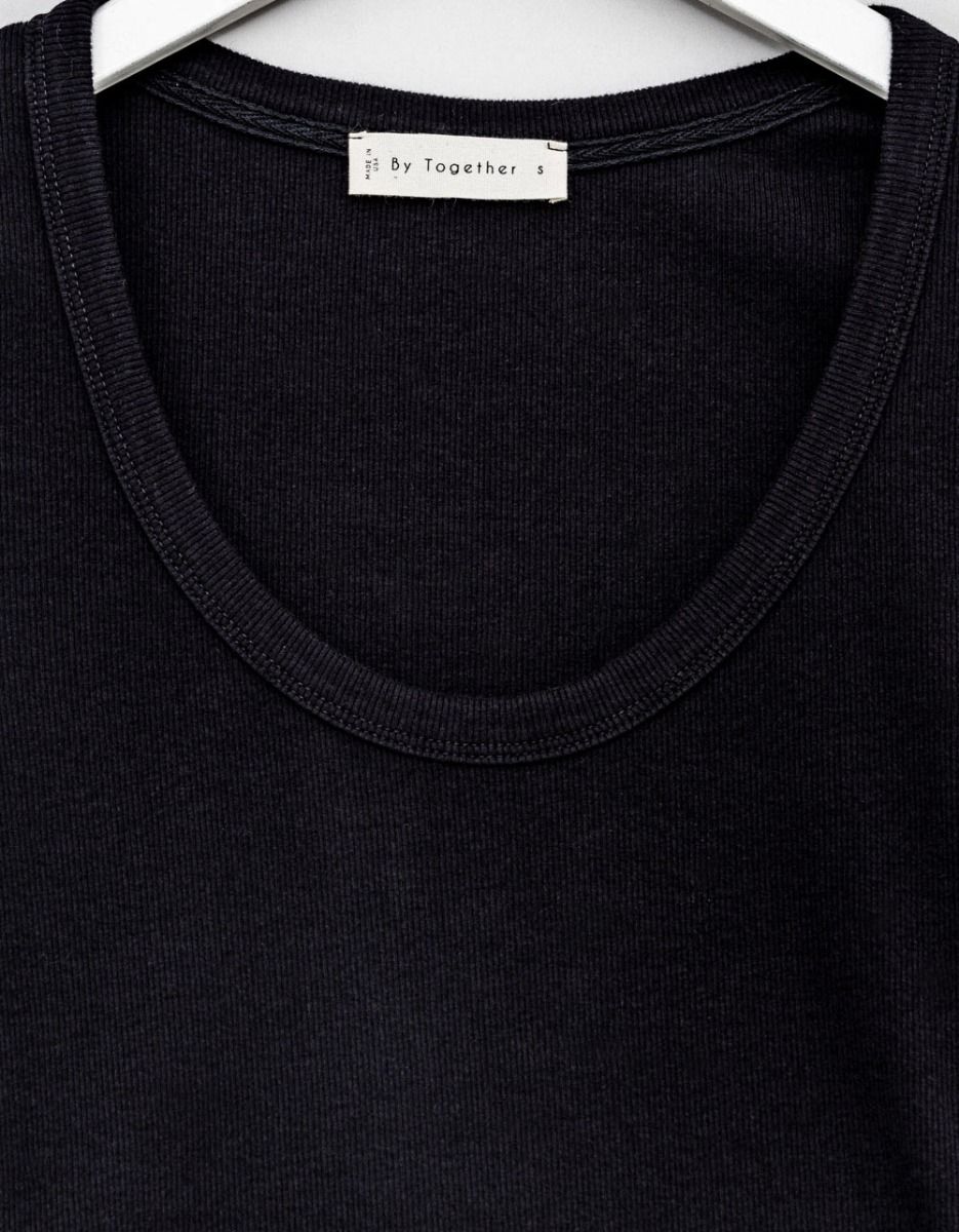 Becca Scoop Tee in Black_1