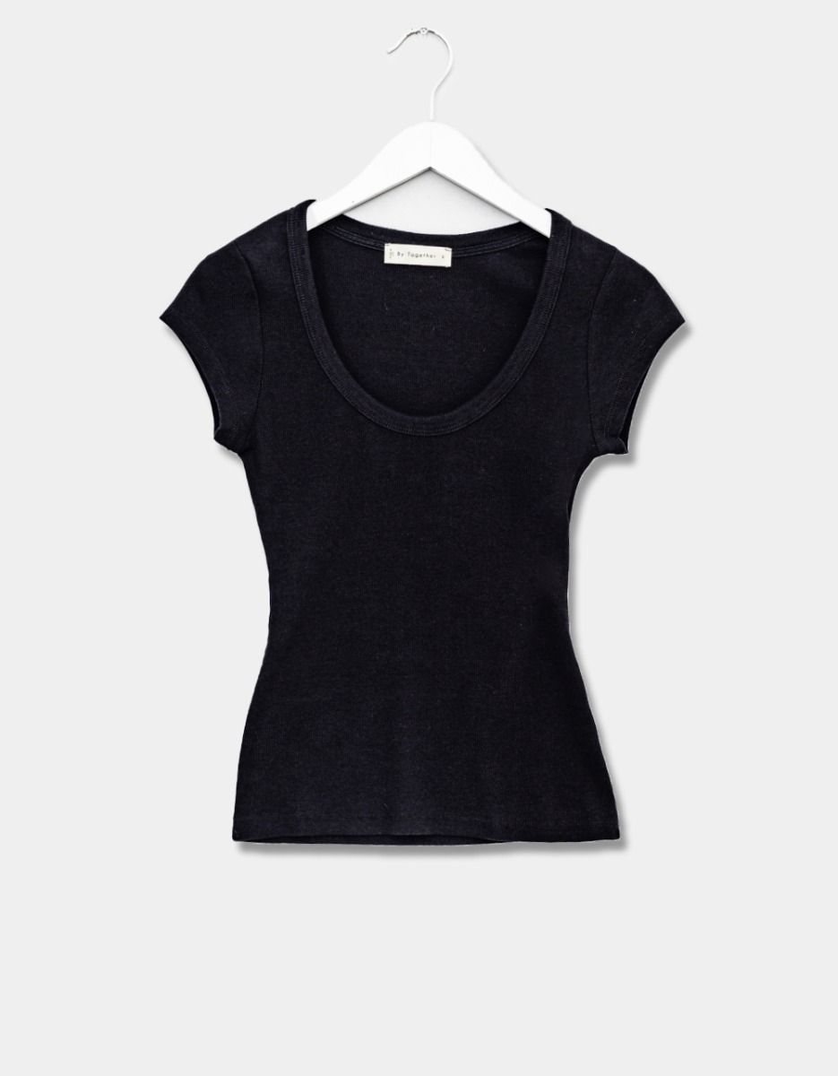 Becca Scoop Tee in Black_0