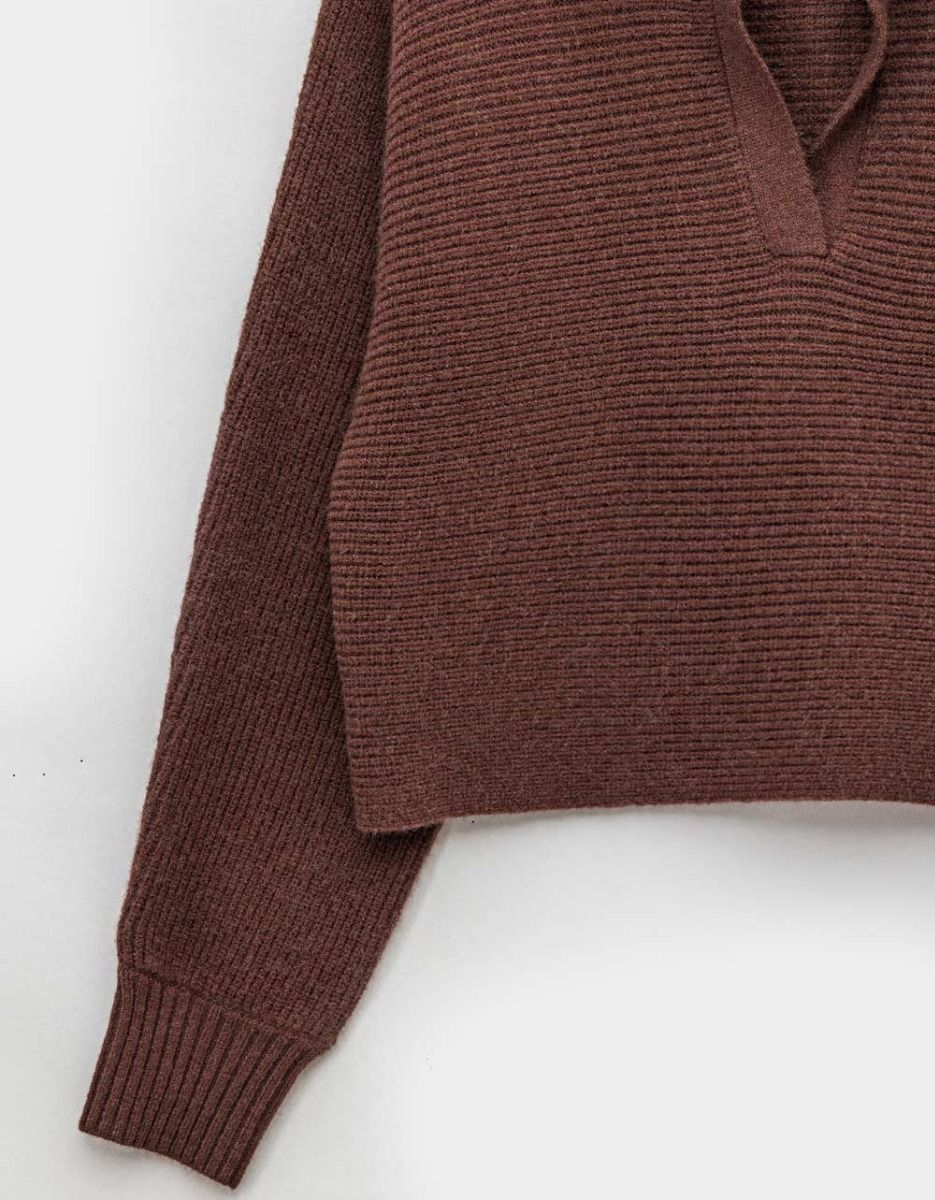 Bee Split Neck Sweater_6