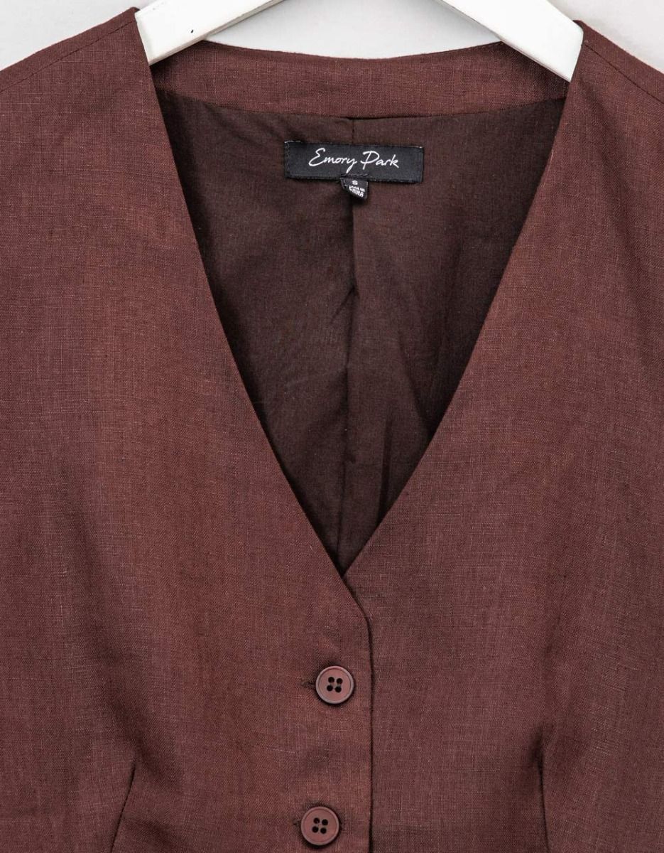 Buttoned Up Vest in Dark Brown_5