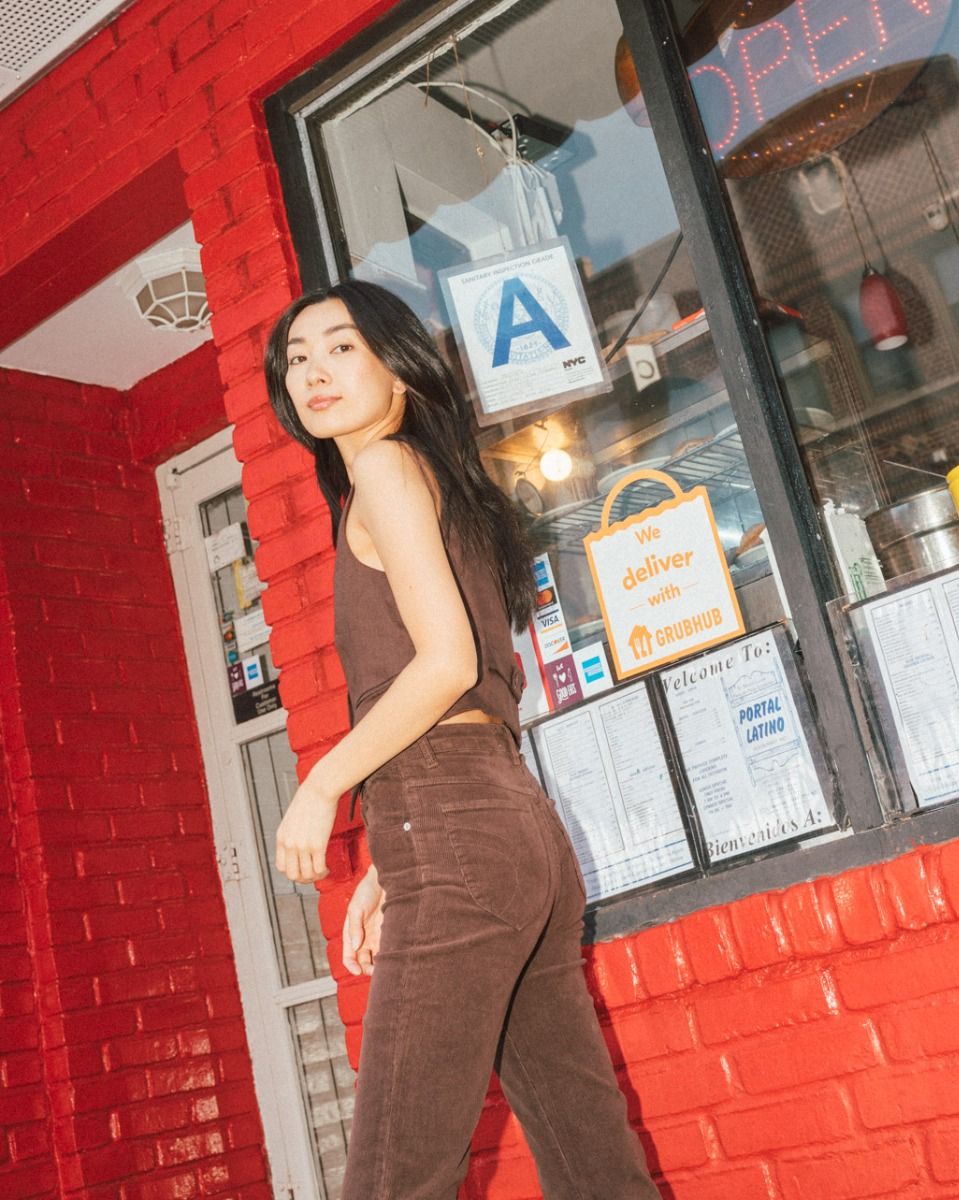 Buttoned Up Vest in Dark Brown_4