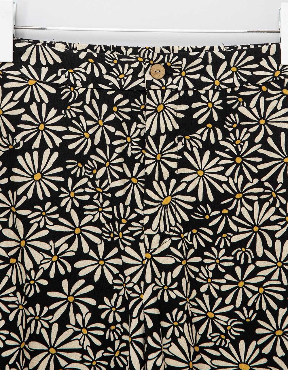Daisies Print Short_1