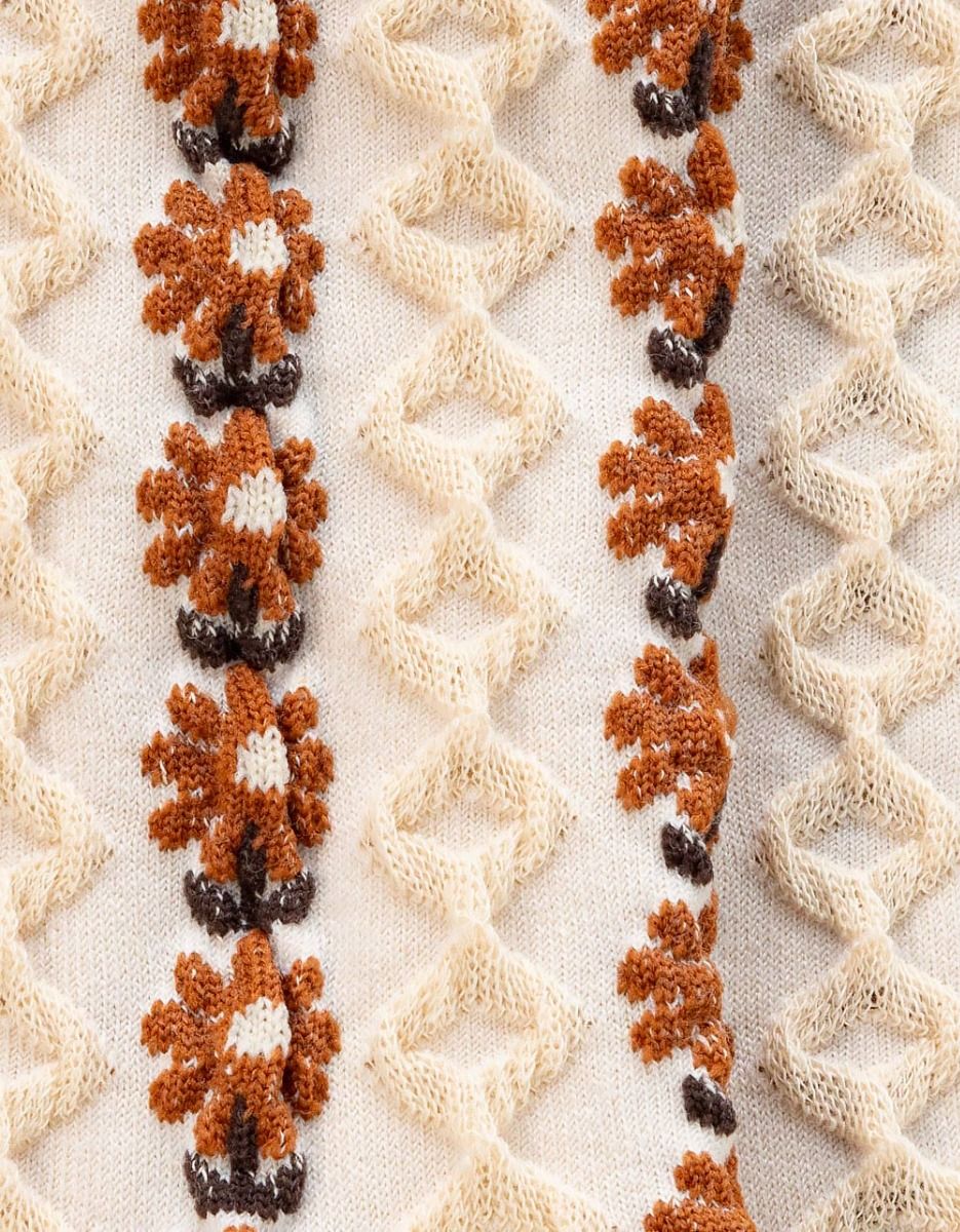 Daisy Stitch Socks in Beige_2