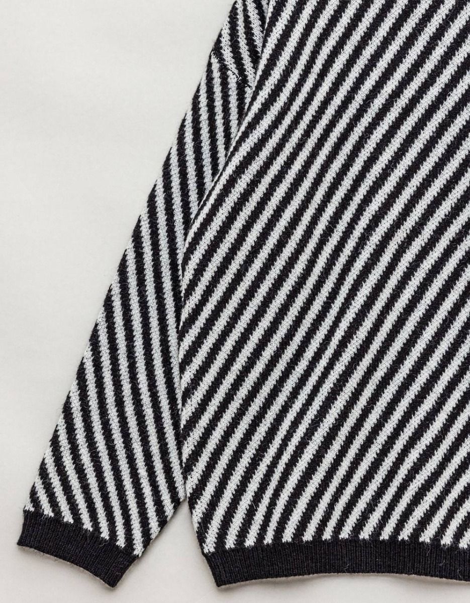 Diagonal Stripe Sweater_6