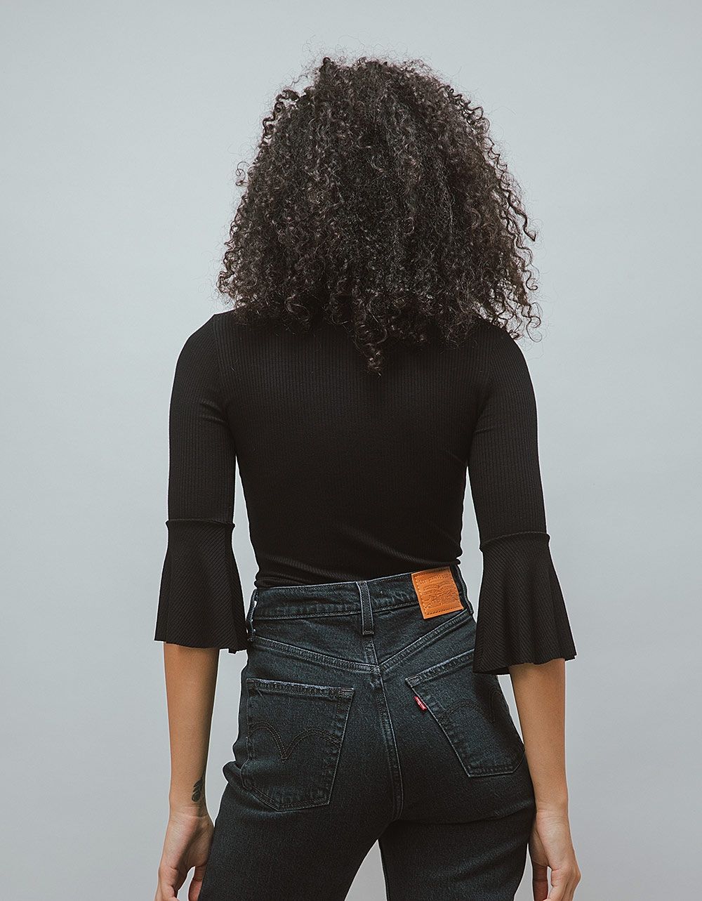 Faye Bell Sleeve Tee in Black_4