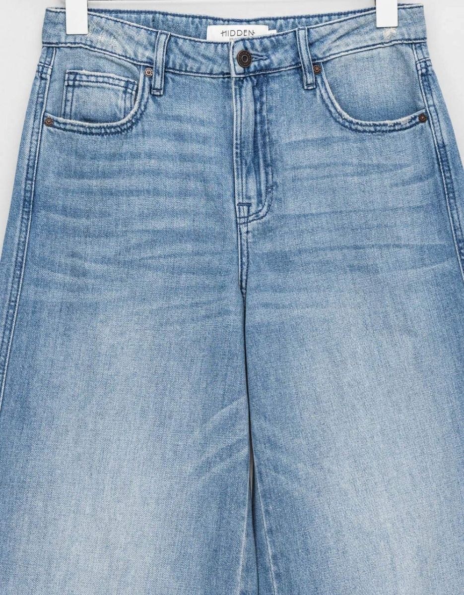 Featherweight Midrise Nori in Light Wash_1