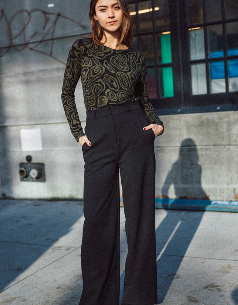 Isobars Print Top in Black_3