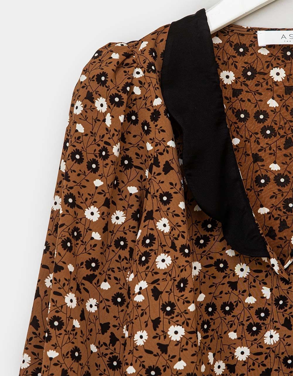 Lula Flower Collar Top_1