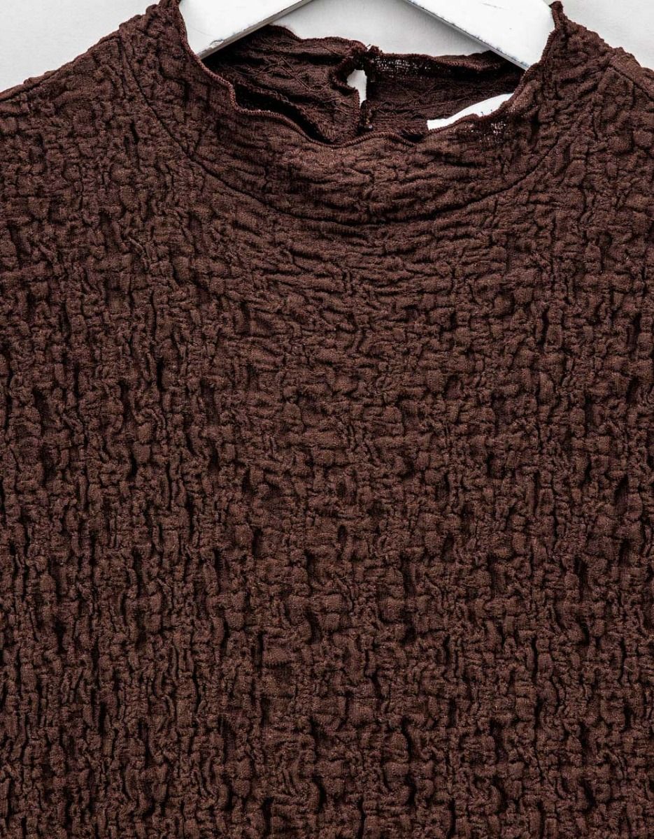 Mae Crinkle Top in Brown_4