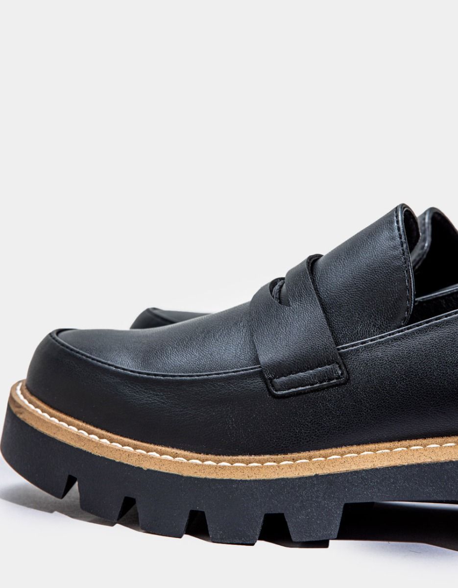 Playback Loafer in Black_6