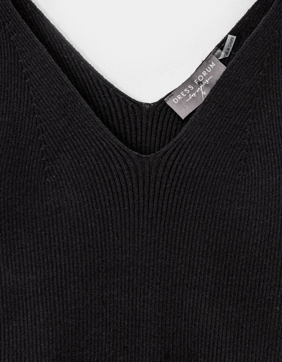 Rib Knit V-Tank in Black_2