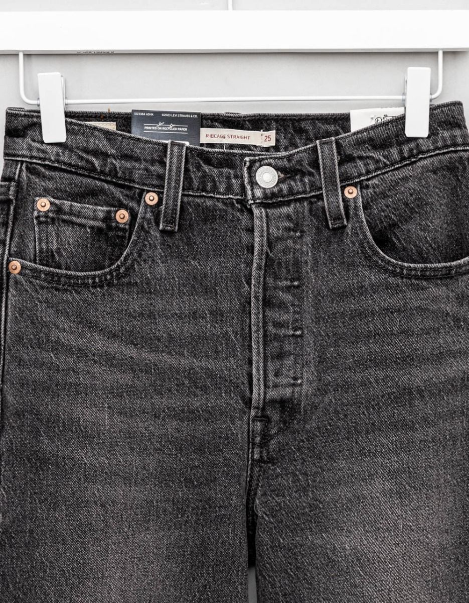 Ribcage Straight in Static Noise_1