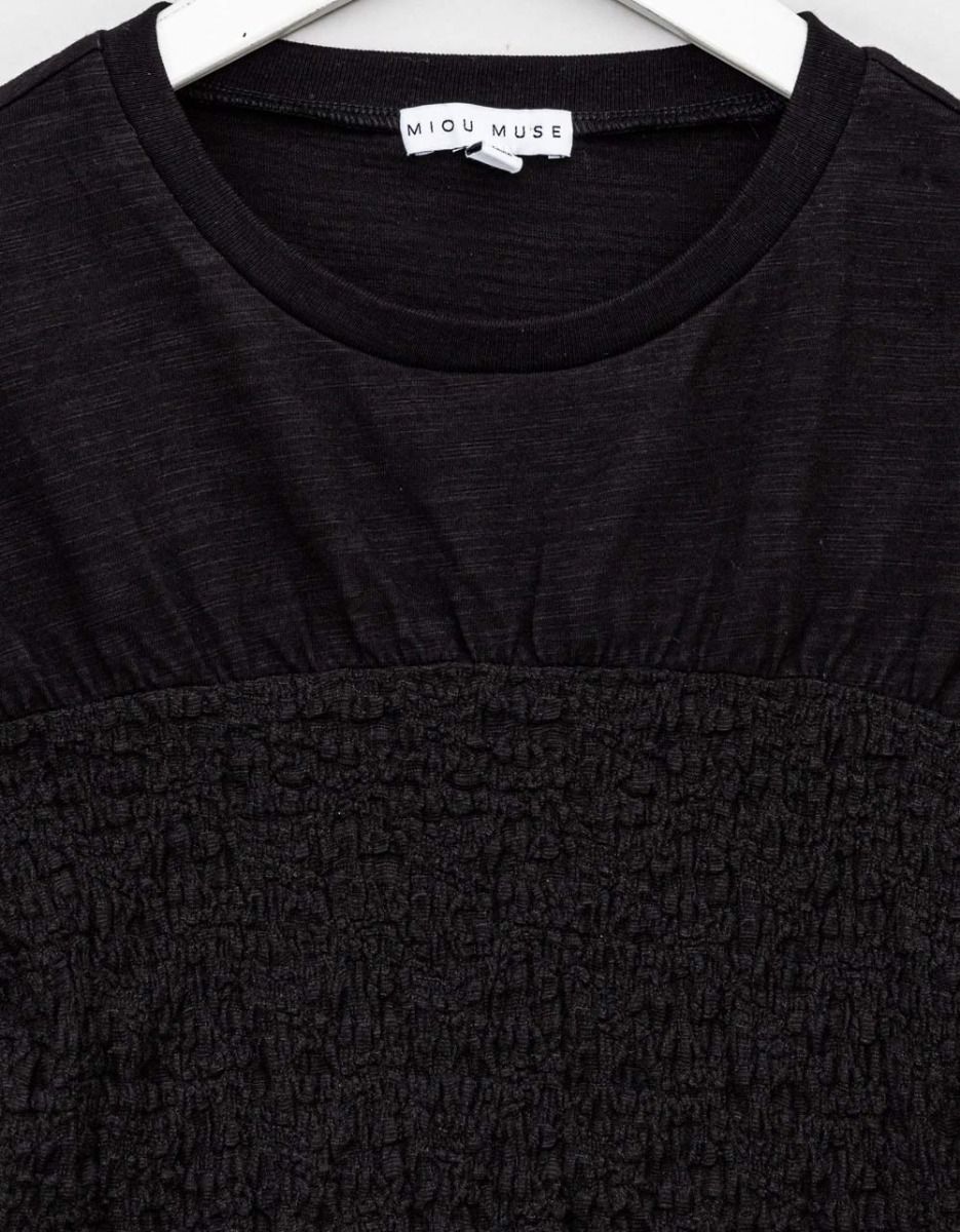 Smocked Tee in Noir_1
