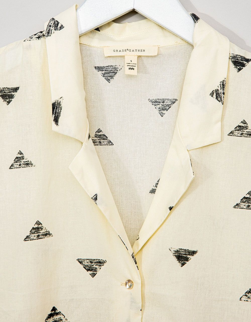 Triangle Print Crop Shirt_1