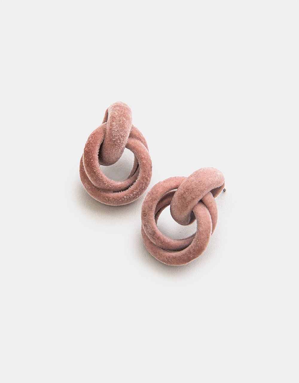 Velvet Nudo Studs in Lilac_1
