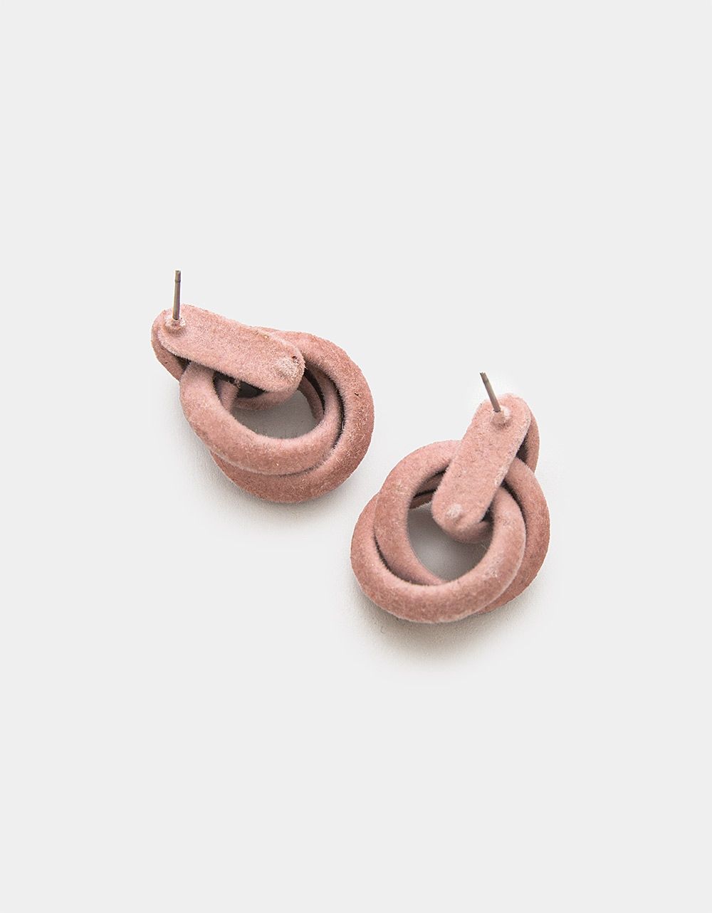 Velvet Nudo Studs in Lilac_2