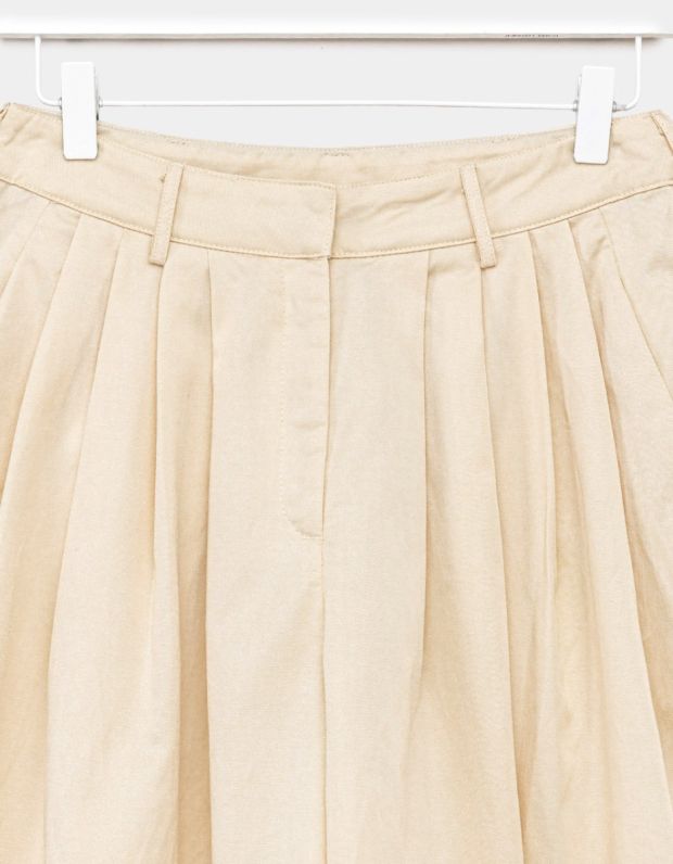 Biscotto Pleated Shorts
