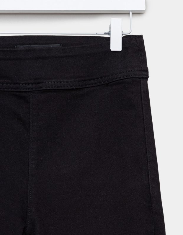 Noir Capri Pants